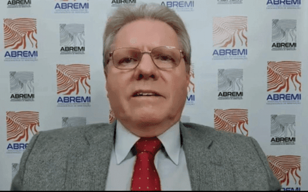 Abremi lamenta a perda do presidente Régis Welaussem 