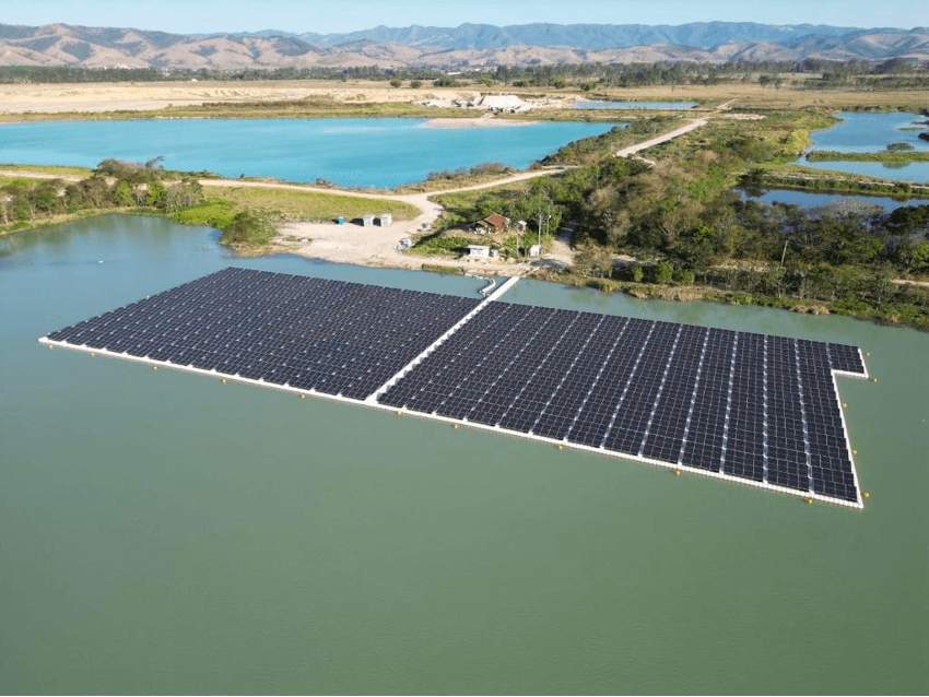 Antiga cava de areia exaurida se transforma em usina solar flutuante