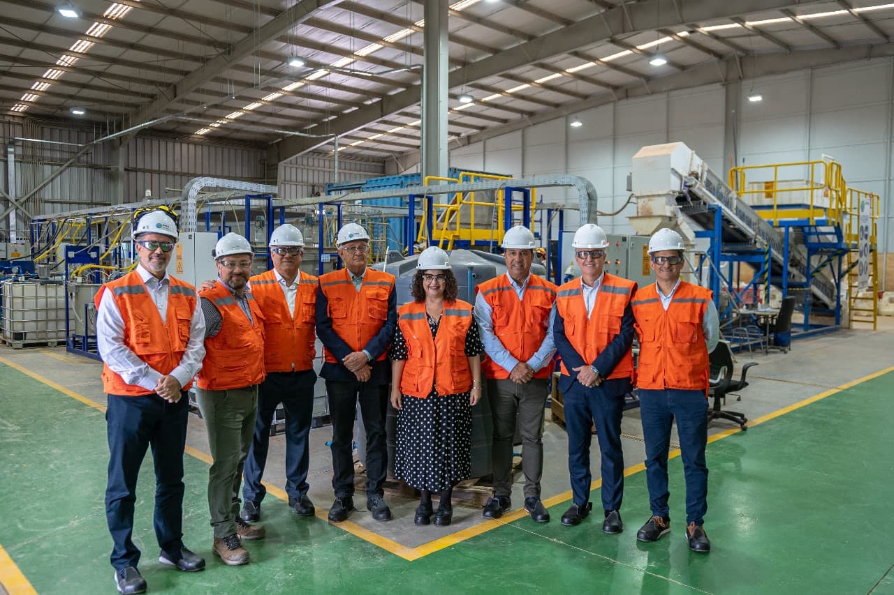 Autoridades de Goiás visitam planta-piloto da Aclara no Chile