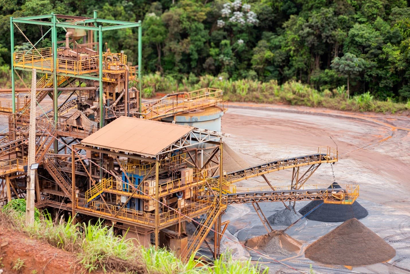 Subsidiária da Atlas Lithium vai gerar receita com minério de ferro