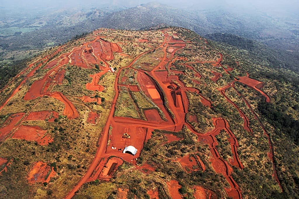 Rio Tinto perto do primeiro embarque em Simandou