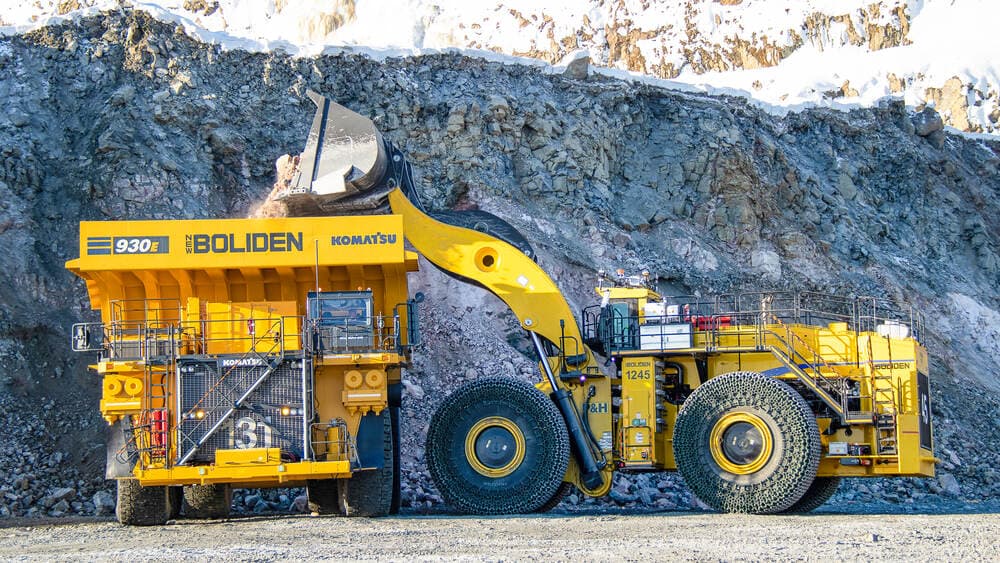 Komatsu comissiona o primeiro caminhão híbrido diesel-elétrico