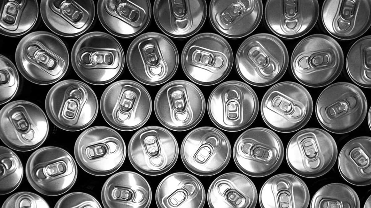 Brasil recicla mais de 97% das latinhas de alumínio em 2024