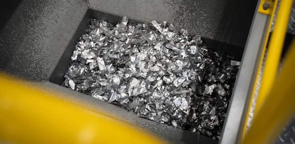 TOMRA e Novelis mostram avanços tecnológicos na reciclagem do alumínio