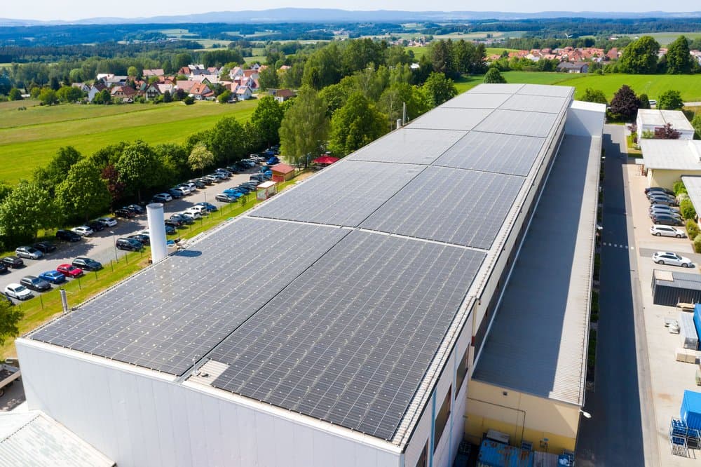 Bahia terá primeira fábrica de vidro solar da América Latina, com investimento de R$ 915 mi