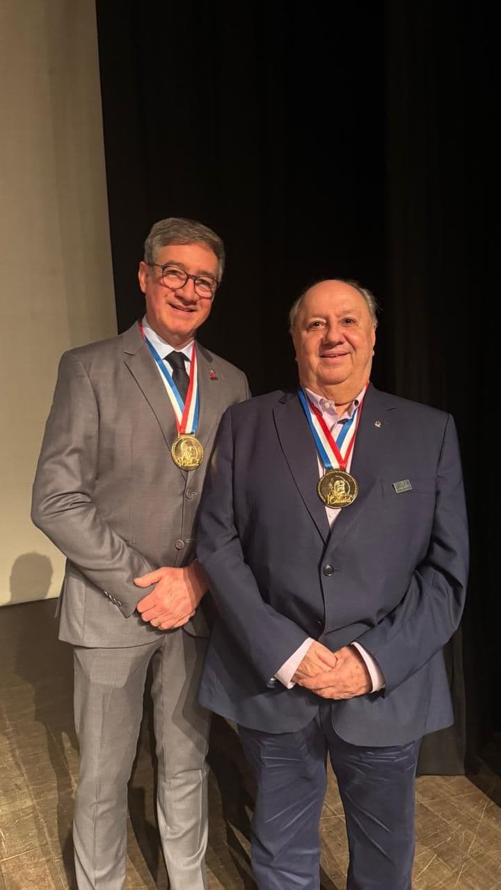 Conselheiros de Brasil Mineral recebem medalhas de reconhecimento da UFOP