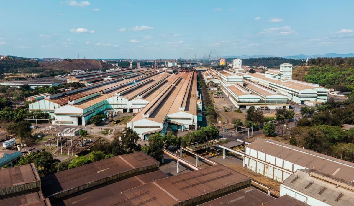 Usiminas investirá R$ 2,7 bilhões em reforma de alto forno