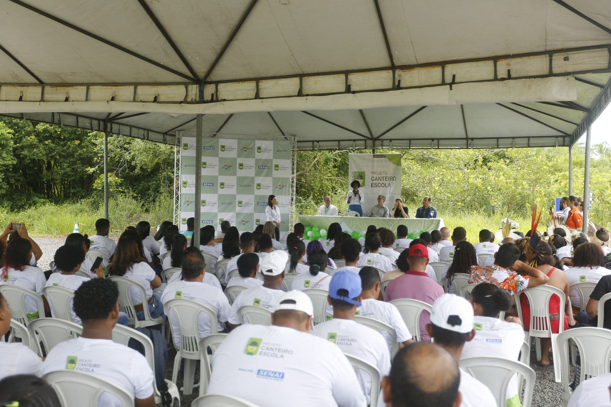 Certificados 154 alunos de cursos profissionalizantes