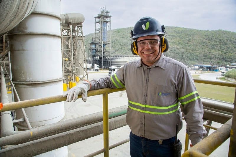 Receita cresce 23% e atinge R$ 25,8 bilhões