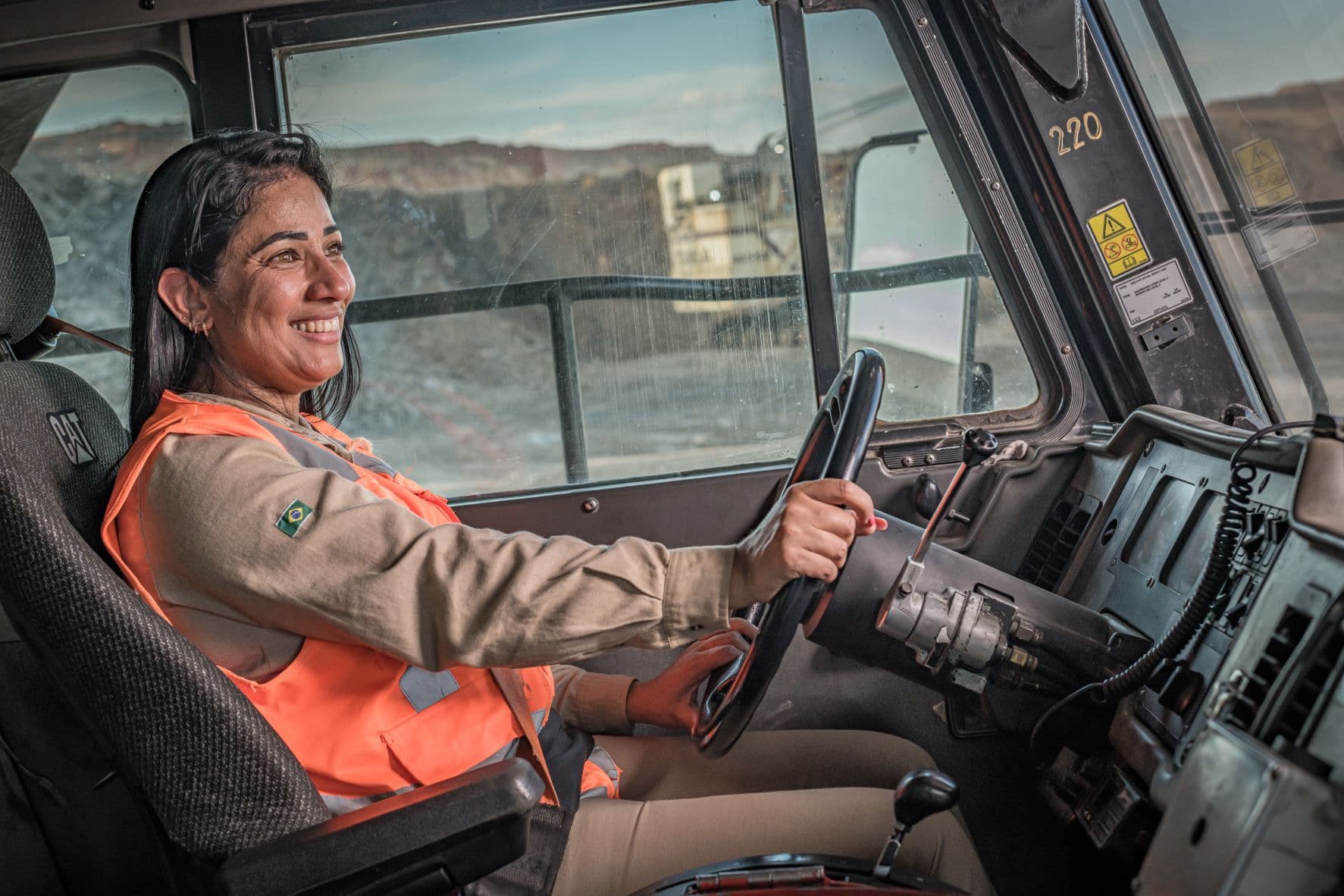 Kinross abre 15 vagas para mulheres na operação de equipamentos