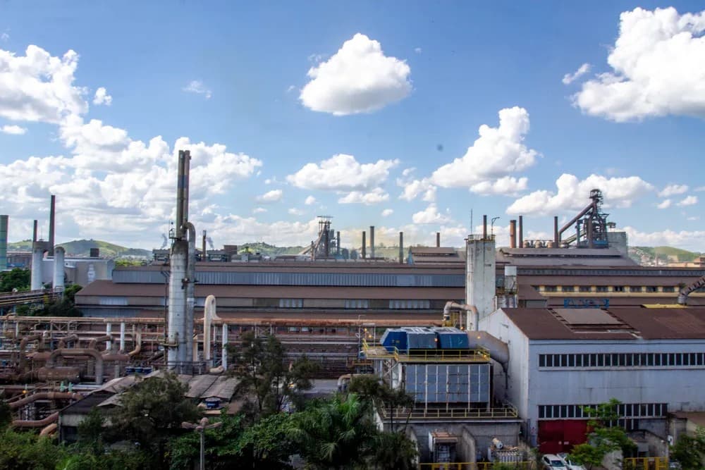 Receita e lucro líquido caem no trimestre