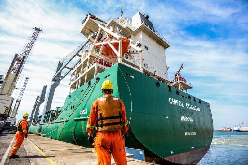 Porto do Açu embarca 12 mil t de ilmenita para China