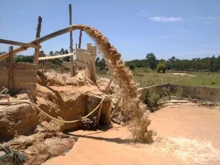 Presidente do PL punido por danos de mineradora