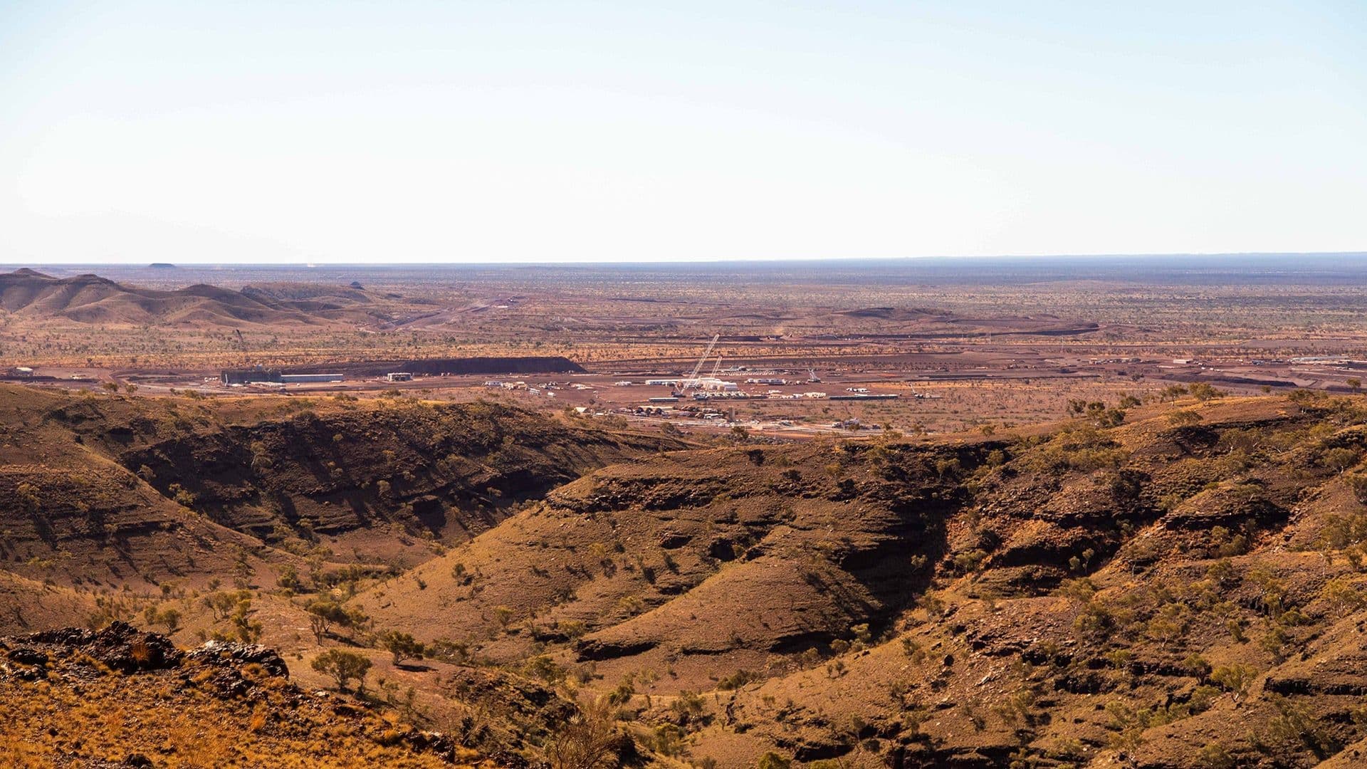 Rio Tinto inaugura mina com tecnologia avançada