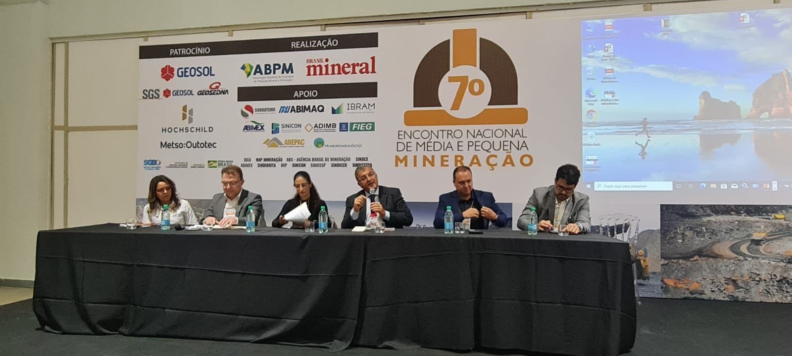 Como as médias e pequenas empresas podem acessar?