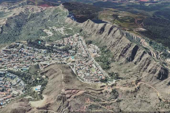 PUC Minas e UFMG criticam projeto