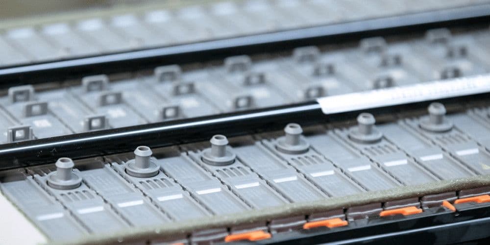 Parceria com ACC para fábricas de baterias