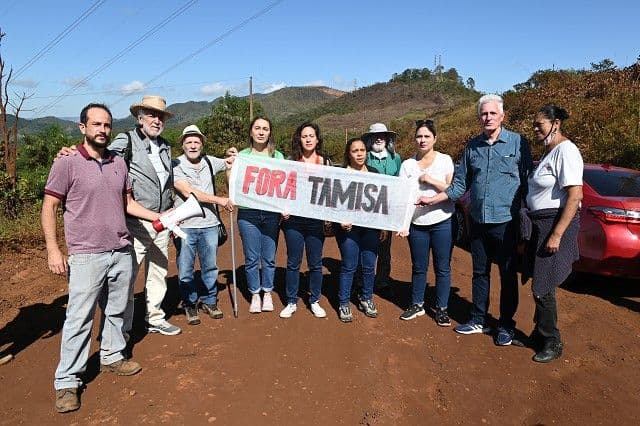 Ambientalistas e deputados visitam área do projeto