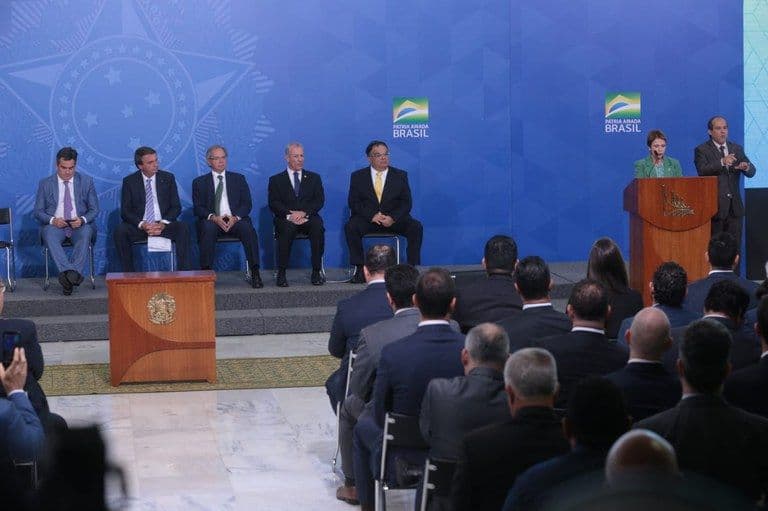 Plano visa redução das importações