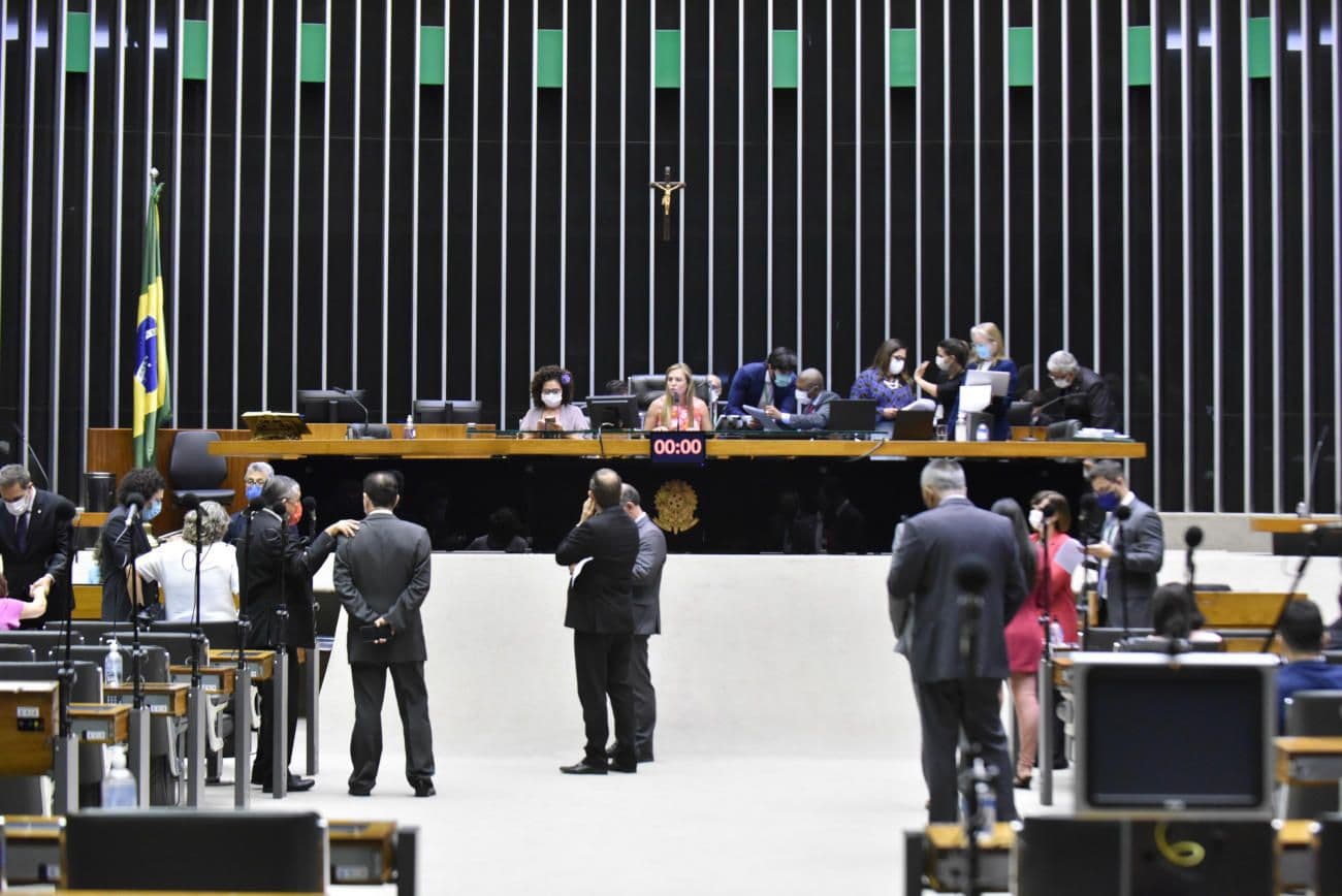 Oposição pede mais debate sobre exploração