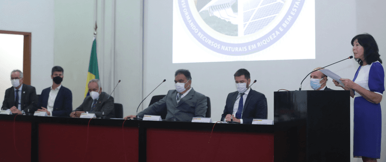 Governo firma convênios e lança plano para o setor