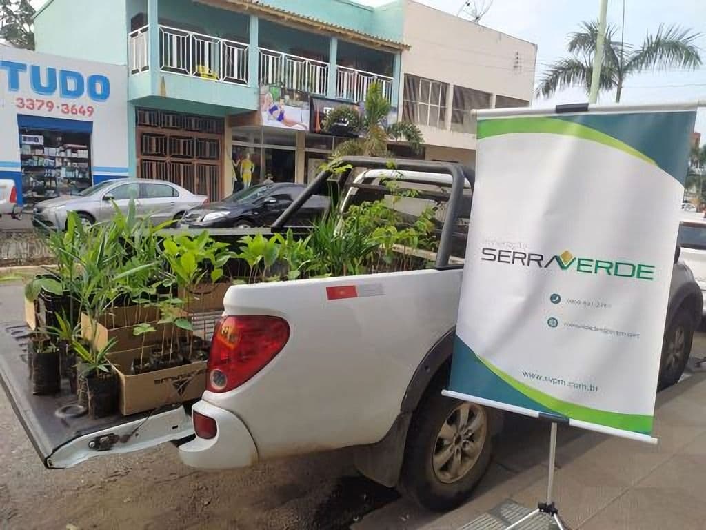 Doação de mudas do Cerrado a moradores de Minaçu
