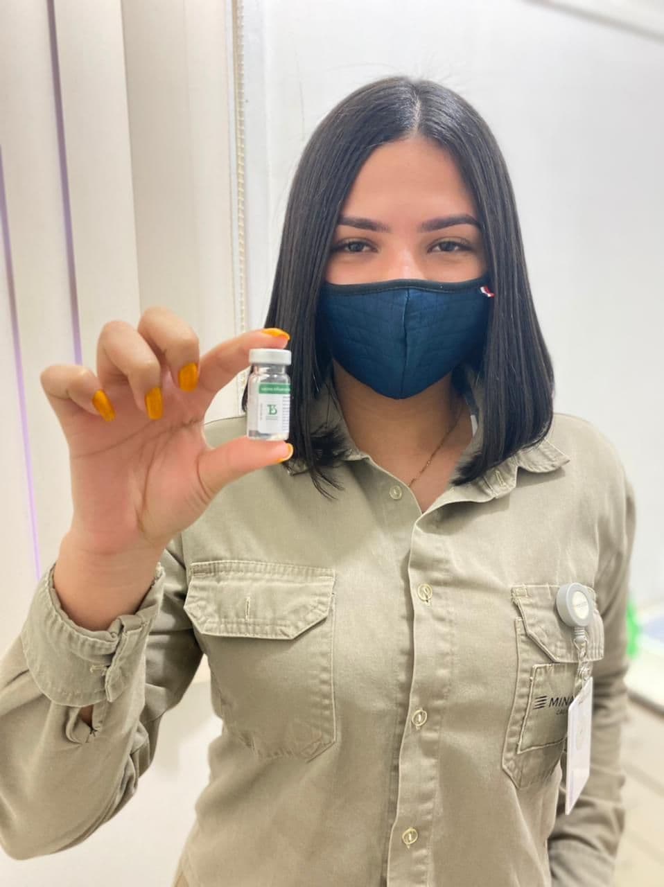 Mina Tucano vacina colaboradores contra a H1N1