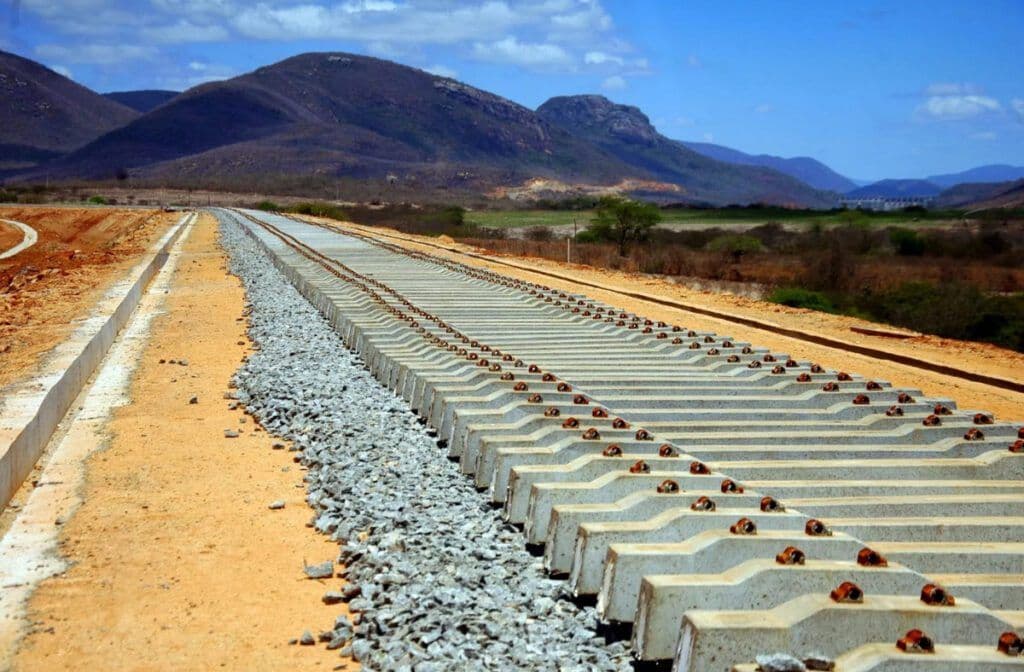 Programa de qualificação de fornecedores para a FIOL