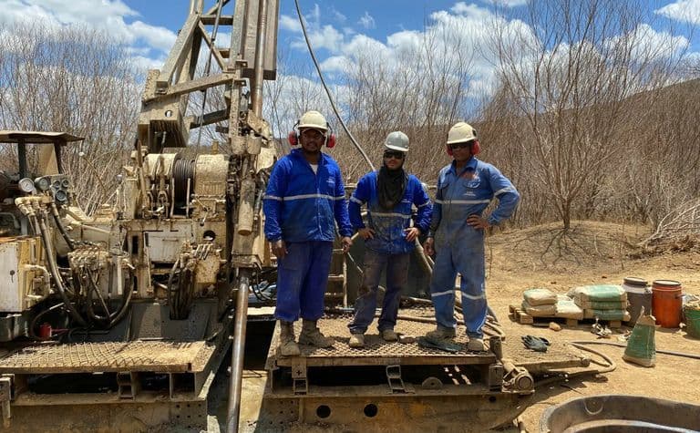 Atlas Lithium amplia pegmatito Anitta no projeto Neves